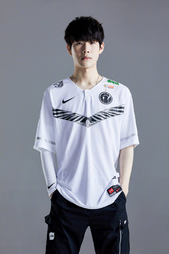 据外媒爆料，电竞豪门TSM电子竞技俱乐部将暂停旗下所有电竞战队活动，并计划出售英雄联盟战队的LCS联赛席位