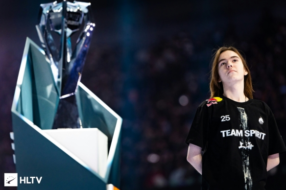 Doinb更新解说杯照片：工作照