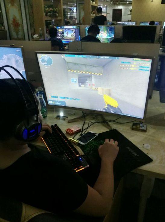 Evelone在CS2箱子上花费了150,000美元，仅获得了7,000美元的掉落